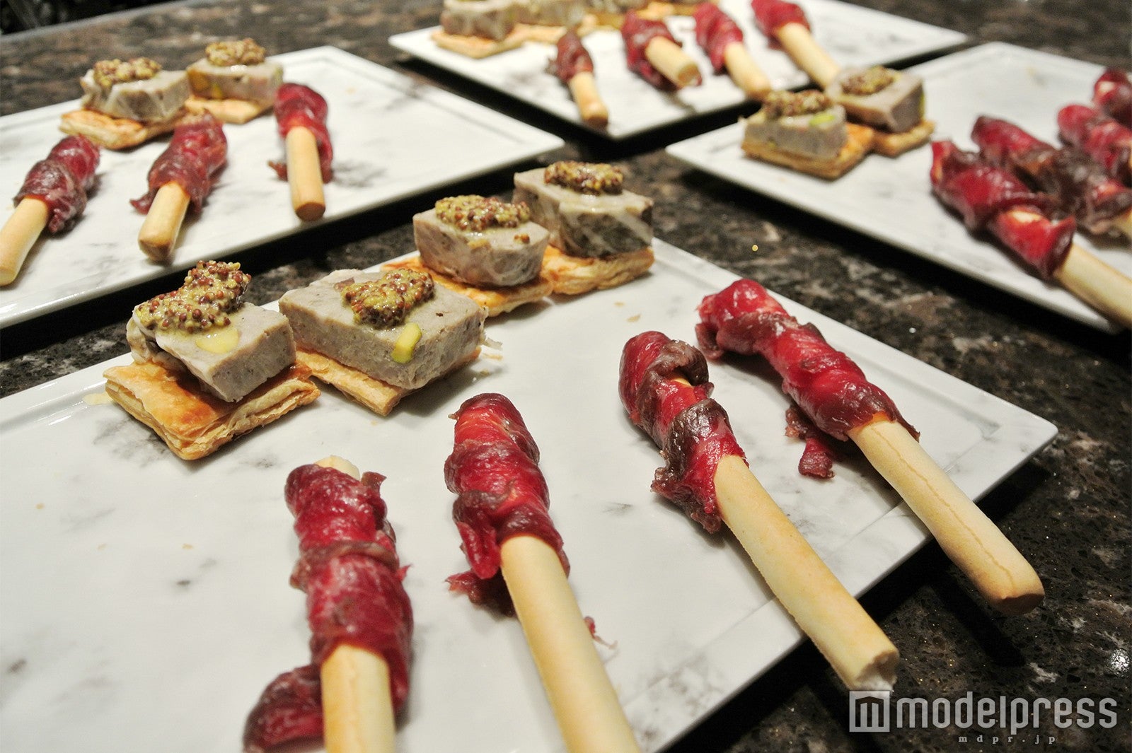 生肉やパテを使ったアペタイザー（C）モデルプレス