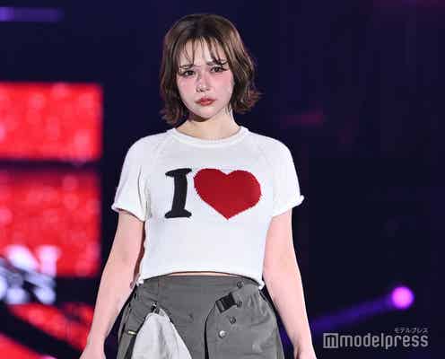 村重杏奈、極ミニ丈で圧巻美脚際立つ ウエストもチラ見せ【TGC2025S/S】
