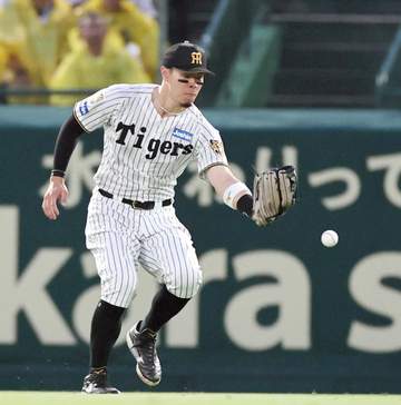 阪神・藤川監督 佐藤輝のダブルエラー責めず「これはもう全く問題ない」 甲子園5連敗も「また明日」