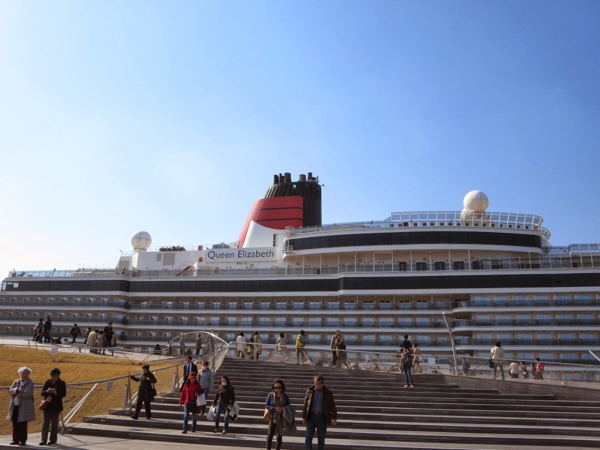 憧れのクィーン・エリザベス号。以前は、一目見ようと大勢が港に訪れた