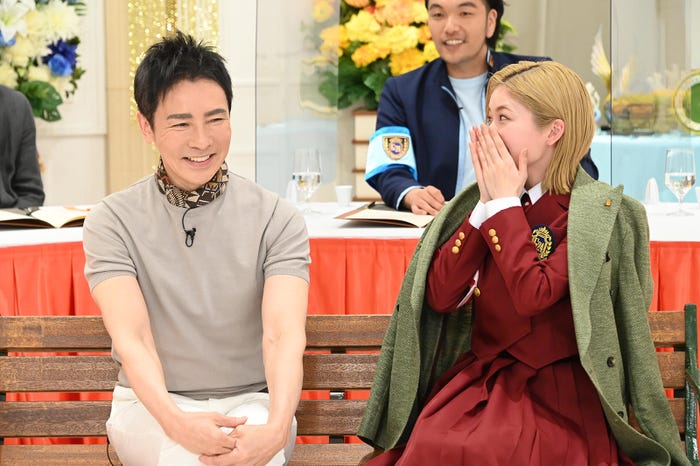 郷ひろみ、小芝風花 (C)日本テレビ