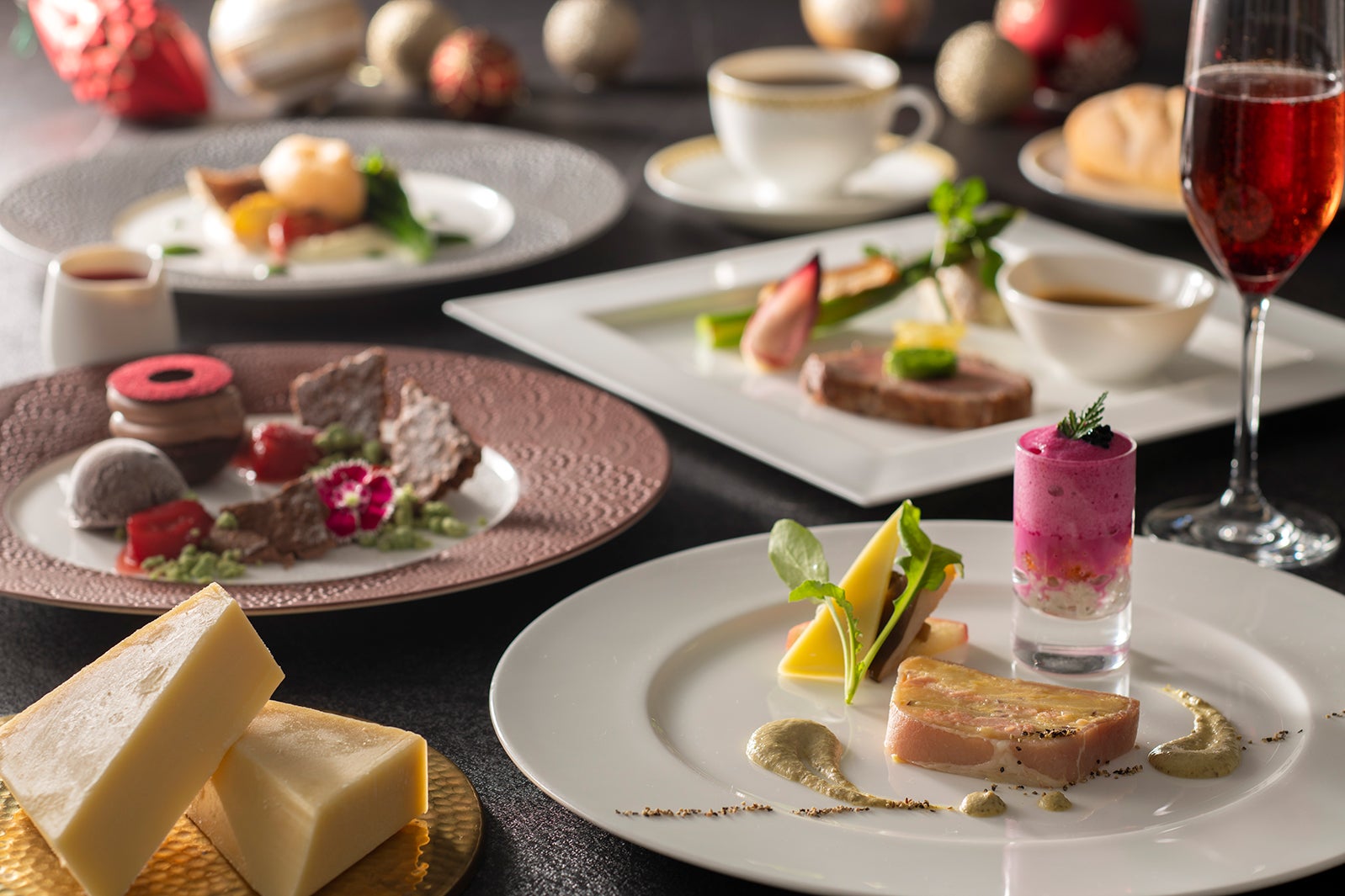 東京ディズニーシー20周年スペシャルコース9,800円（提供店舗：マゼランズ）（C）Disney