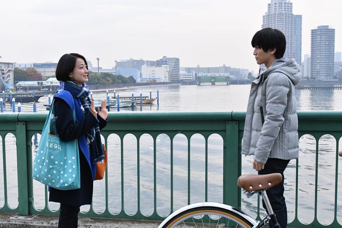 菅野美穂、岩田剛典/「砂の塔~知りすぎた隣人」第7話より(C)TBS