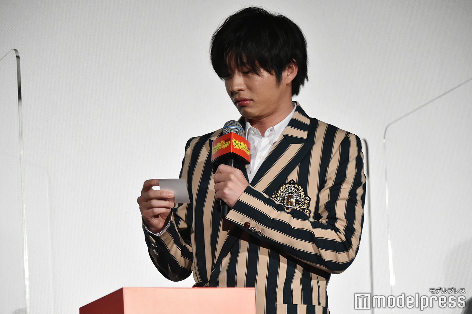 原田知世と近い座席番号「O-20」を引き驚く田中圭（C）モデルプレス