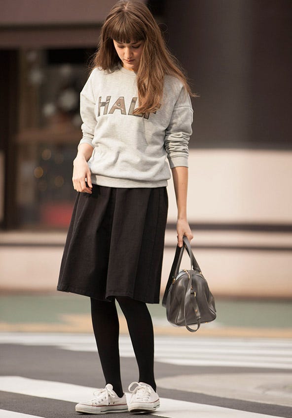 【SET】迷彩ワッペン刺繍プルオーバー+ストレッチツイル起毛フレアスカート「STYLEST」5,000円(税別)/画像提供:STYLEST