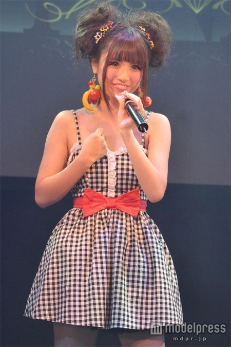 「第1回アジア歌姫オーディション」ファイナルイベントで熱唱する宮谷優恵