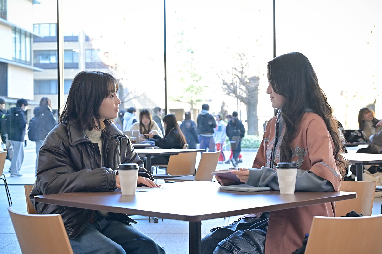 広瀬すず、清乃あさ姫「クジャクのダンス、誰が見た？」第4話（C）TBS