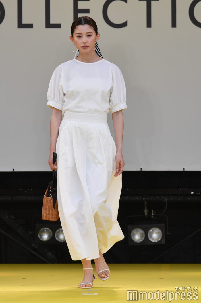 朝比奈彩(C)モデルプレス