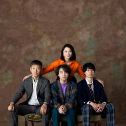家族写真（左から時計回りに）小林薫、小池栄子、作間龍斗、吉岡秀隆（C）日本テレビ
