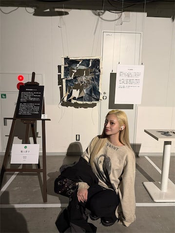 Netflix『ラヴ上等』おとさん（乙葉）、アート空間に溶け込むクールな近影を公開