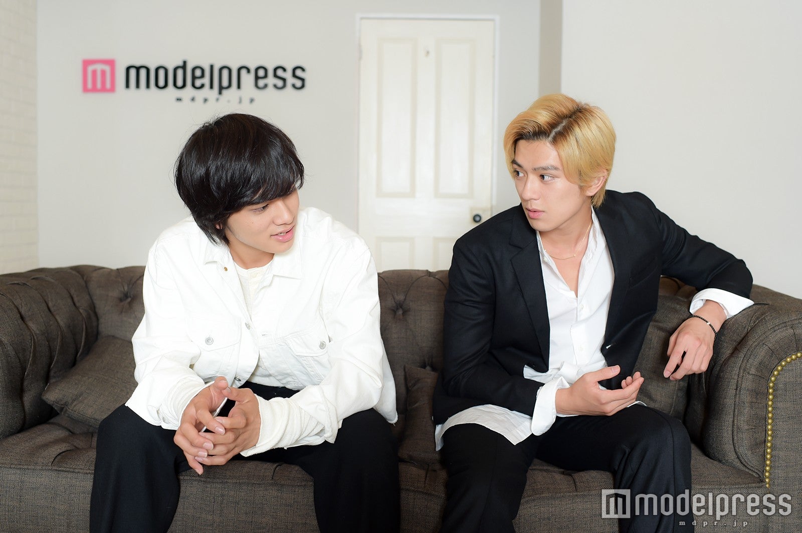 （左から）北村匠海、真剣佑（C）モデルプレス