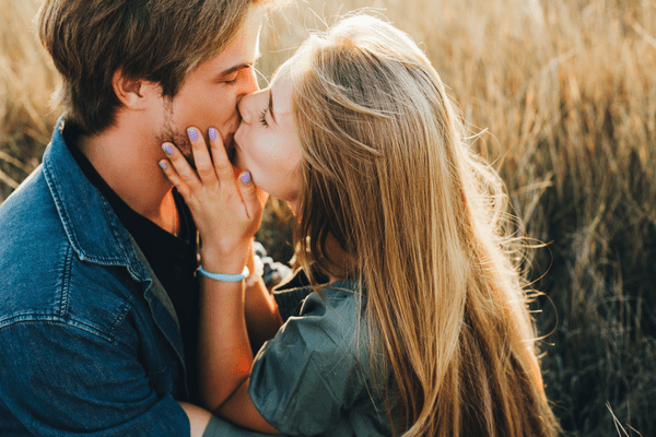 最高に気持ちイイ♡男がハマる「刺激的なキス」の仕方4つ モデルプレス