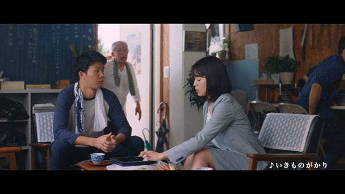 (右)有村架純(提供写真)