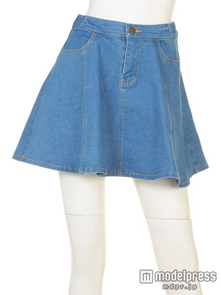 ミニ丈デニムフレアスカート「ANAP」4,212円(税込)
