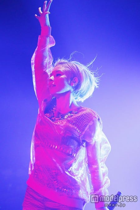 「COVERS 3」を12月にリリースすることを発表したBENI