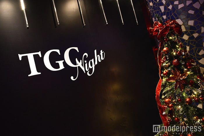 クリスマスツリーがお出迎え (C)モデルプレス