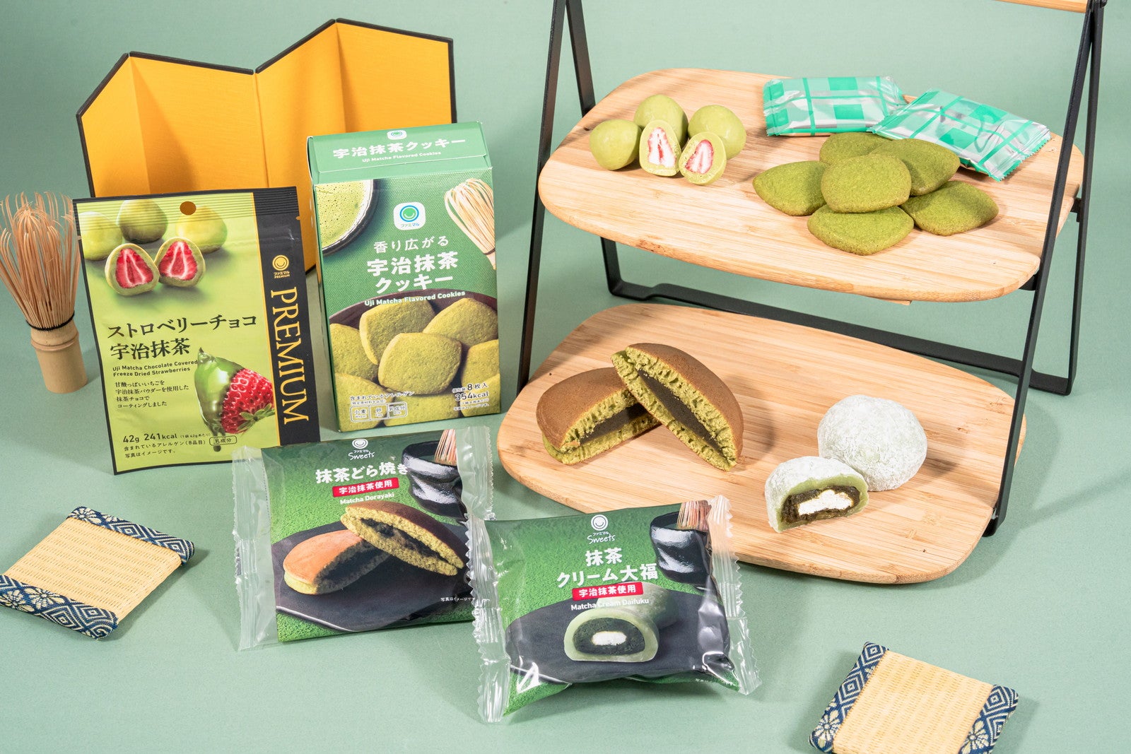 ファミマ、春に向けた宇治抹茶菓子4品が登場 “売上No.1”ストロベリーチョコやクリーム大福など4品