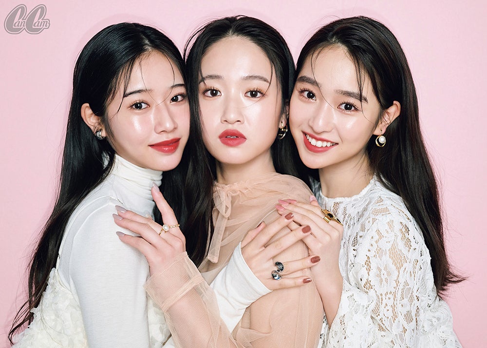 “父は初代仮面ライダー”藤岡三姉妹「CanCam」登場 母とのマル秘エピソードも語る