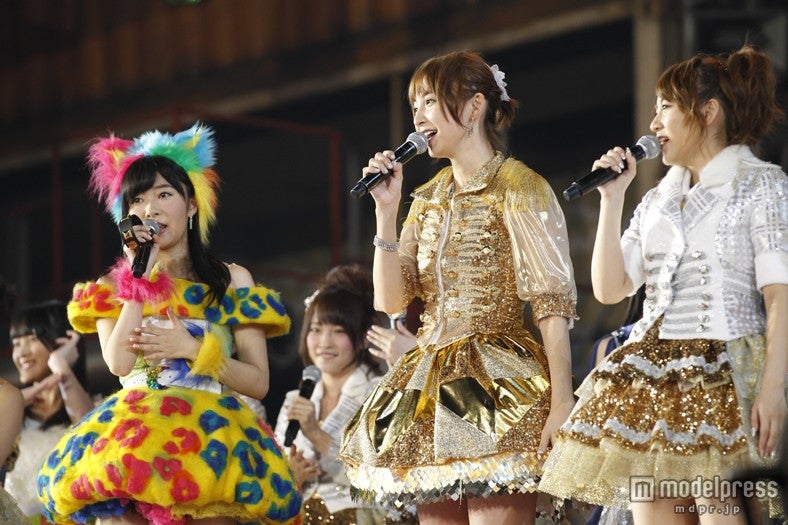 オープニングMC／「AKB48 2013真夏のドームツアー～まだまだ、やらなきゃいけないことがある～」福岡公演2日目より（C）AKS