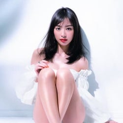 内田理央、つやつや美脚を大胆披露!