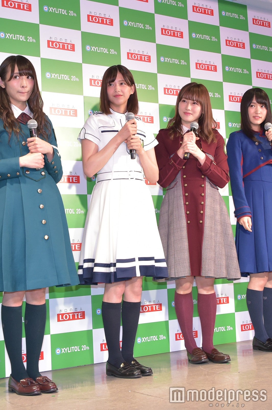 （左から）渡辺梨加、渡邉理佐、守屋茜 （C）モデルプレス