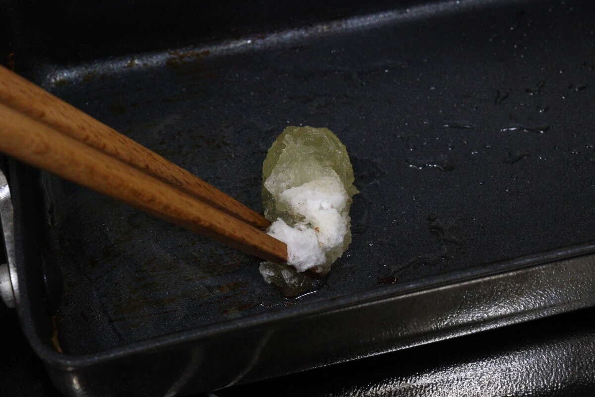 ダイソー 廃油を吸収する白わた ダイソーの廃油を吸収する白わたの使用例