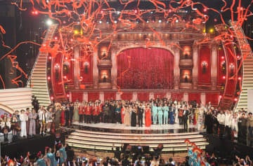 NHK紅白歌合戦 第2部世帯視聴率が35.2％ 昨年からアップ 第1部も30.8％で30％台に