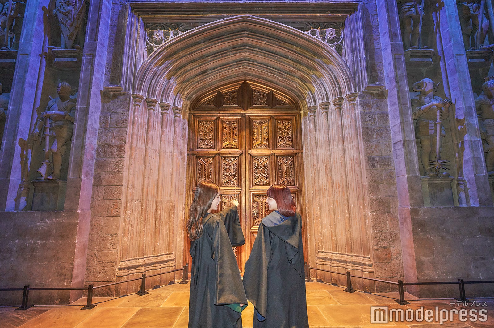 （左から）藤田みりあ、山崎江莉（C）モデルプレス