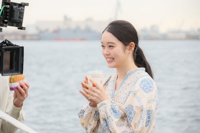 高石あかり「ひるまック『白昼の衝撃600円』篇(30秒)より(提供写真)