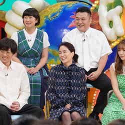 （後列左から）川村エミコ、山崎弘也（前列左から）高橋一生、内田恭子、藤田ニコル（C）日本テレビ