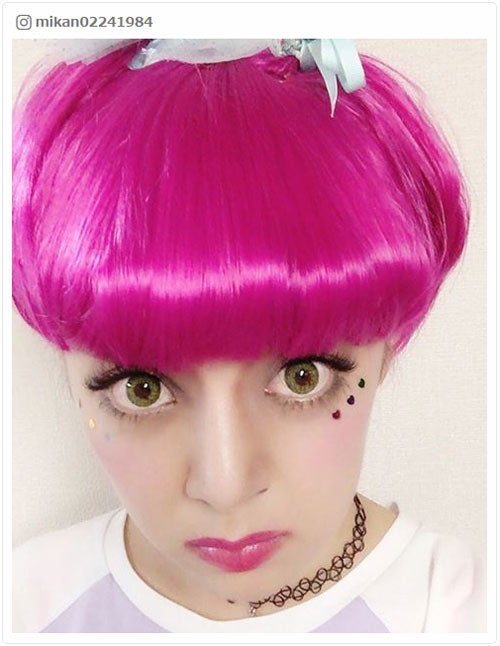 ものもねメイクを披露したみかん／みかんInstagramより