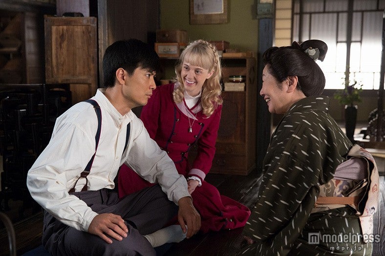 「マッサン」より（左から）玉山鉄二、シャーロット・ケイト・フォックス、泉ピン子
