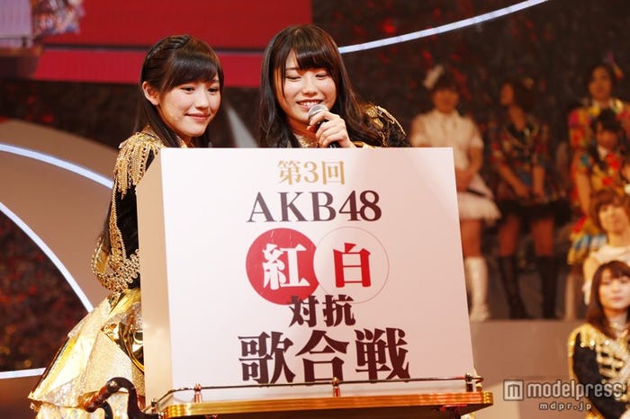 渡辺麻友、横山由依(C)AKS