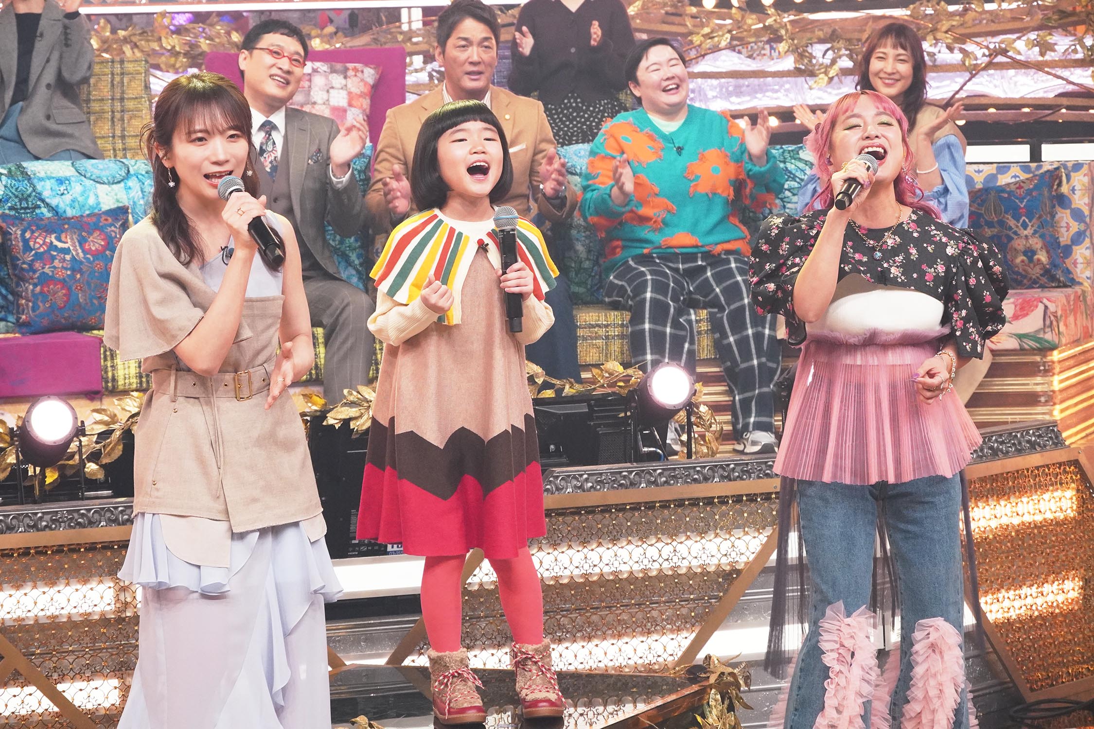 秋元真夏、永尾柚乃、もも（C）テレビ東京