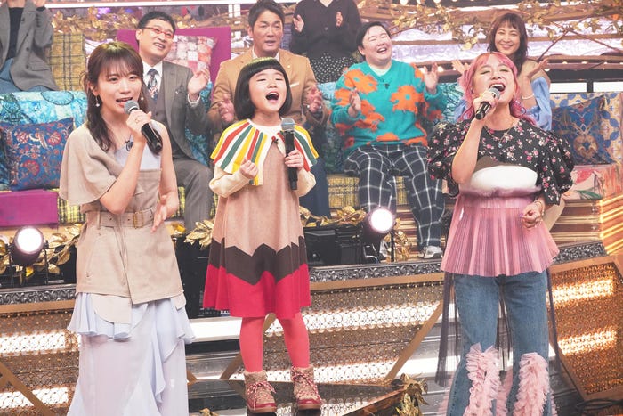 秋元真夏、永尾柚乃、もも(C)テレビ東京