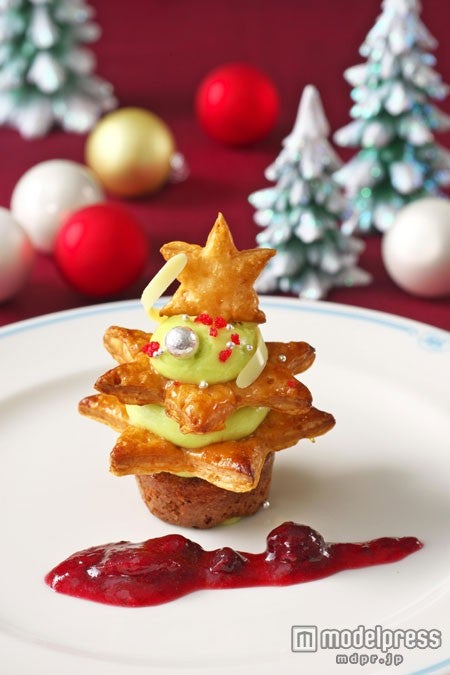 クッキーのクリスマスツリーを表現したデザート付きコース／TDLのブルーバイユー・レストラン(C)Disney