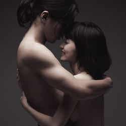 「BODY SHAPE MILK」のキャンペーンビジュアルで夫と初共演した森摩耶