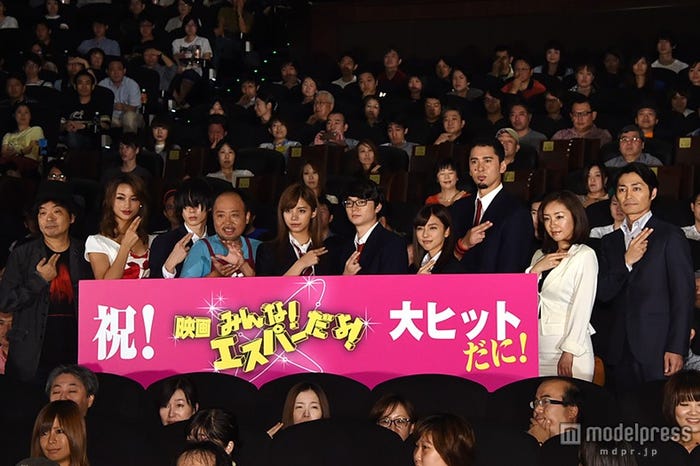 左から:園子温監督、高橋メアリージュン、柾木玲弥、マキタスポーツ、池田エライザ、染谷将太、真野恵里菜、深水元基、神楽坂恵、安田顕