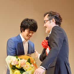 モデルプレス - 池松壮亮の新人賞受賞、「MOZU」共演者が祝福「素晴らしい演技だった」