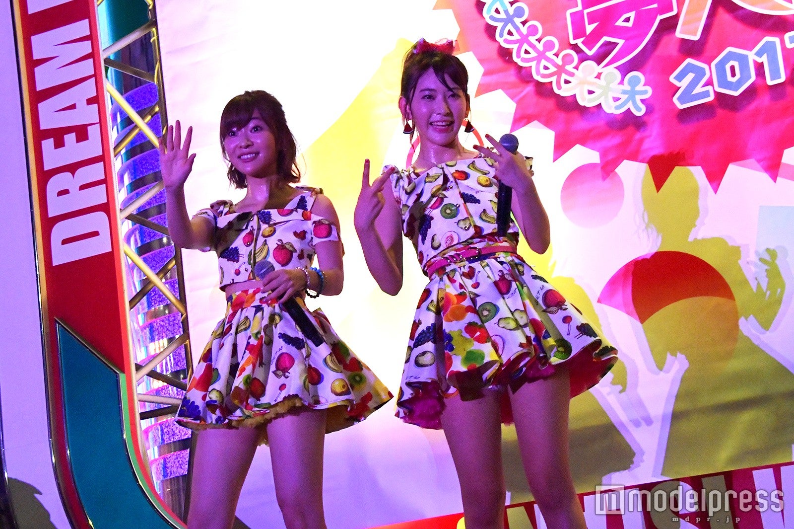 指原莉乃、宮脇咲良 （C）モデルプレス