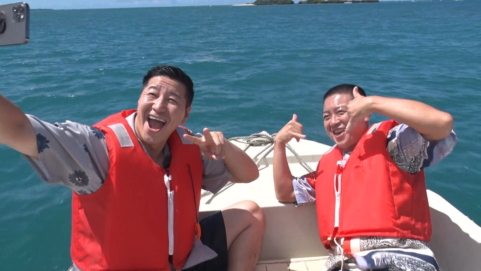 チョコレートプラネット（長田庄平、松尾駿）『サザエさん知ってますぅ？～ニッポン全国 海なぞ大調査！～』より（C）テレビ西日本