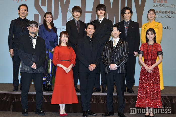 (後列左から)鈴木壮麻、山口乃々華、岡宮来夢、瀧澤翼、木内健人、朝夏まなと(前列左から)G2氏、唯月ふうか、森崎ウィン、鈴木拡樹、佐々木美玲(C)モデルプレス
