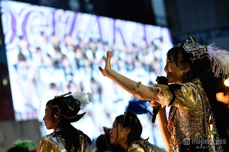 乃木坂46との生中継に興奮（C）AKS