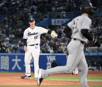 ヤクルト 初先発ウォルターズは三回途中7失点でKO 2つの押し出しと制球定まらず