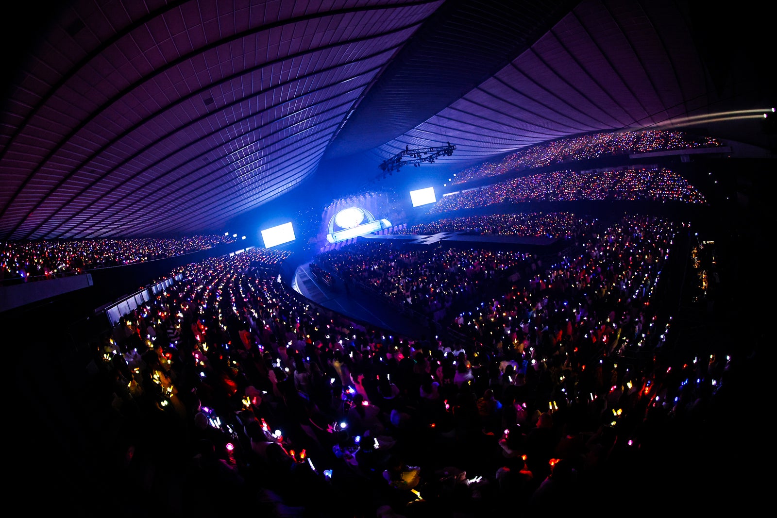 M!LK（撮影：笹森健一、小坂茂雄、高橋まりな）