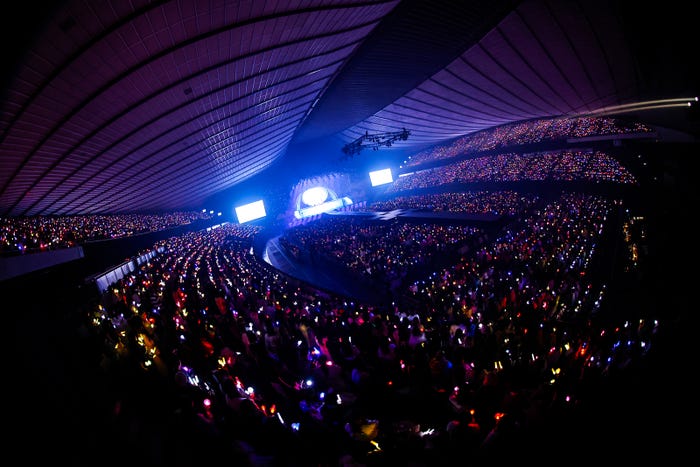 M!LK(撮影:笹森健一、小坂茂雄、高橋まりな)