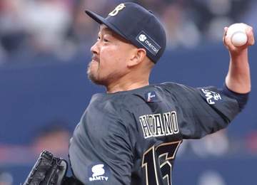 通算1000奪三振達成のオリックス・平野が感謝つづる「これからも目の前のバッターを抑えることだけに集中」チームメートとの笑顔ショット