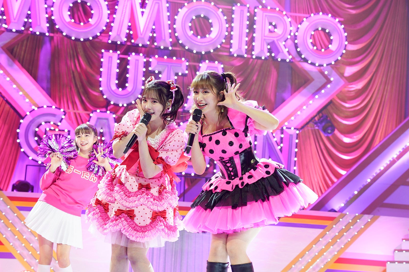 斉藤なぎさ、佐々木彩夏「第6回 ももいろ歌合戦」より（提供写真）