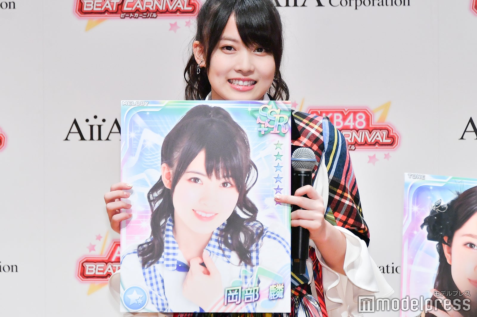 岡部麟と特大パネル （C）モデルプレス