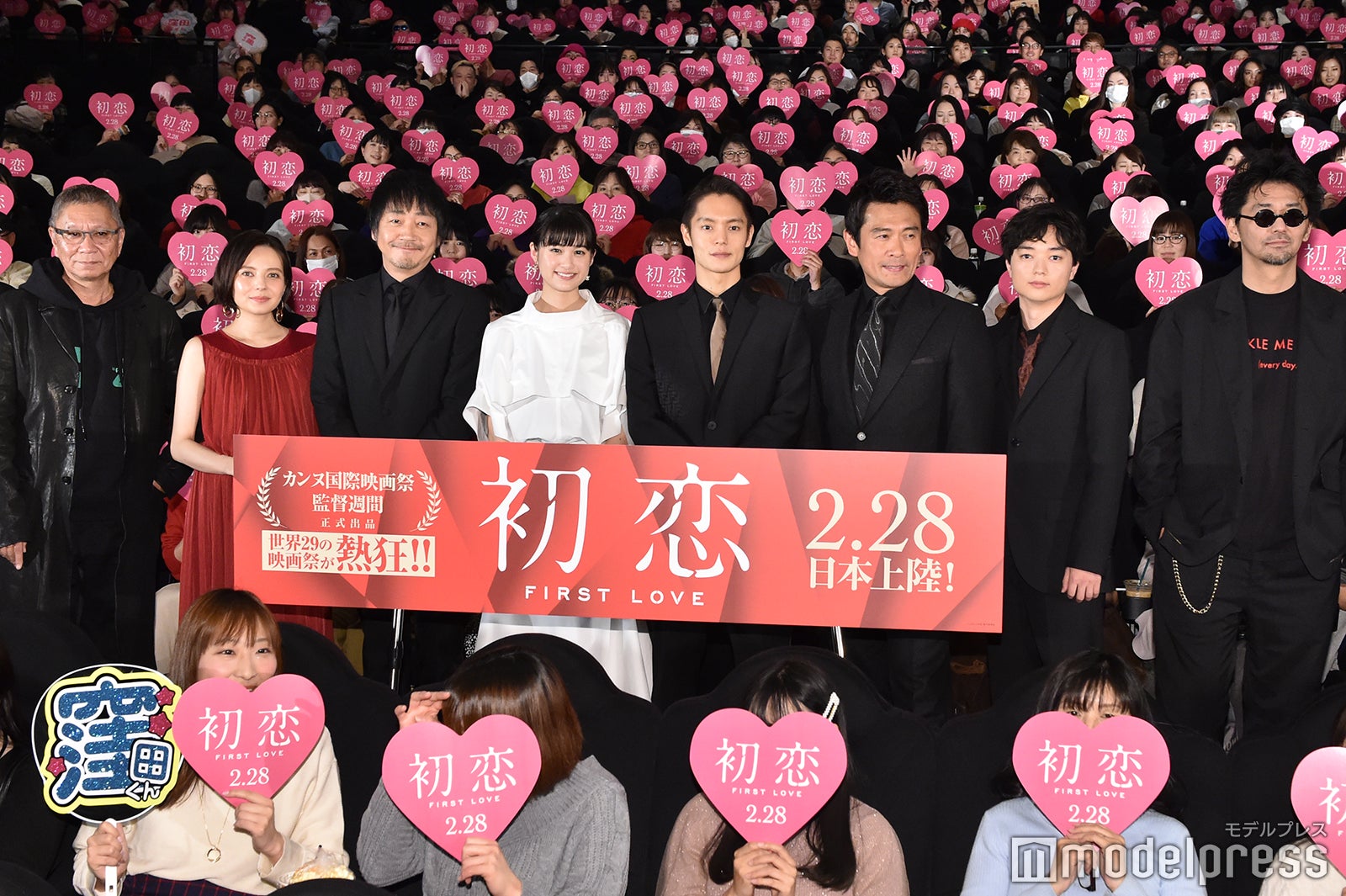（左から）三池崇史監督、ベッキー、大森南朋、小西桜子、窪田正孝、内野聖陽、染谷将太、村上淳 （C）モデルプレス